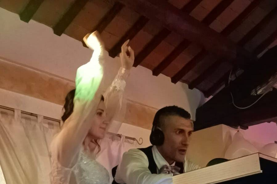 Anche gli sposi devono essere dj