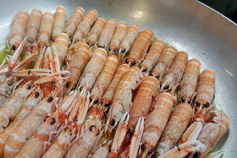 Scampi al vino bianco