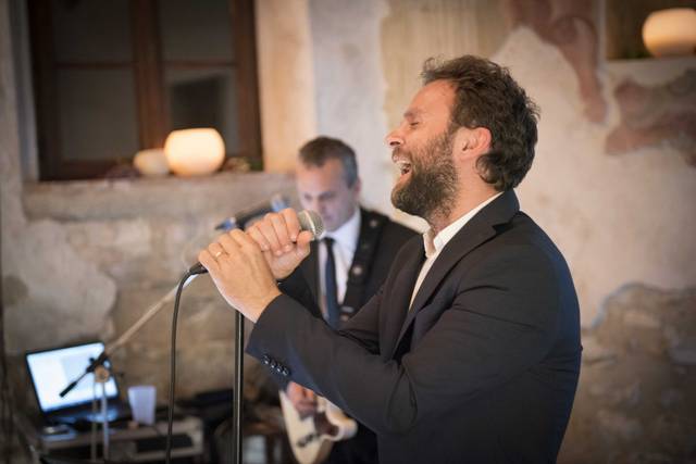 Yes week-end. Party band!