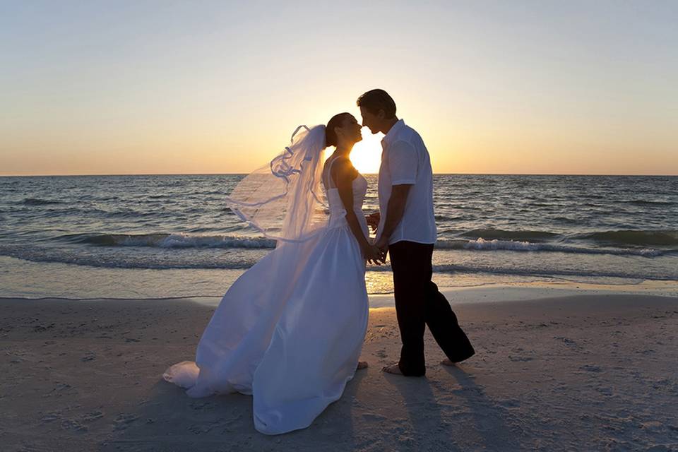 Al tramonto, in spiaggia ...