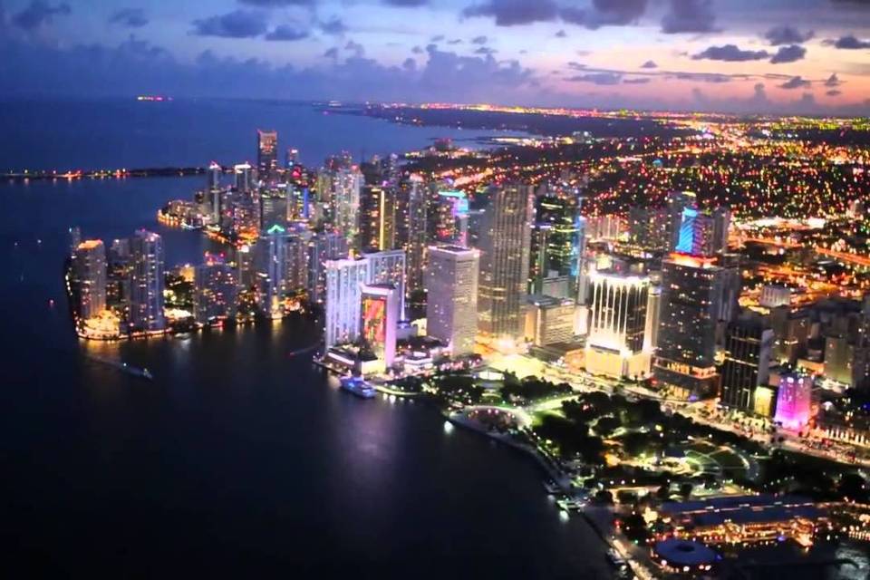 Lo Skyline notturno di Miami