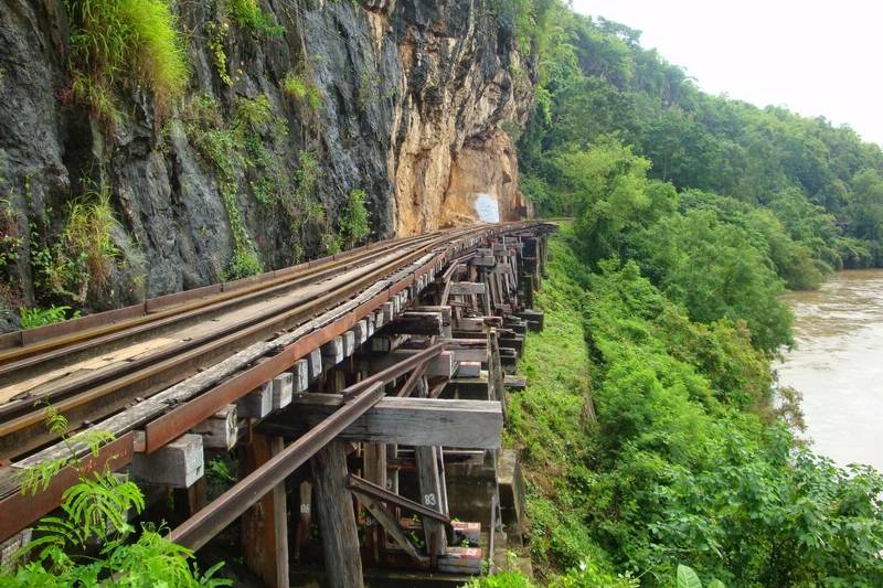 Il treno lungo il fiume Kway