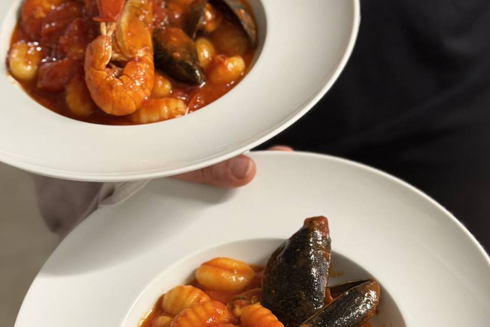 Gnocchi e sugo crostacei