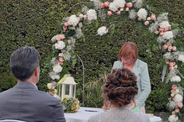 Promesse tra i fiori