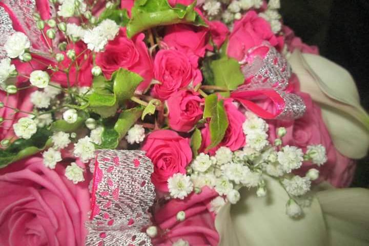 Bouquet con roselline spray