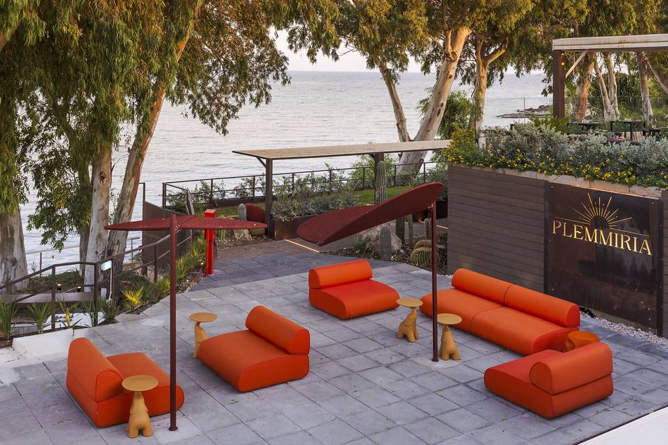 Lounge bar