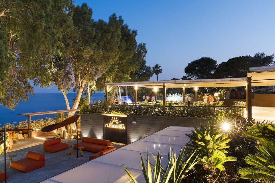 Lounge bar