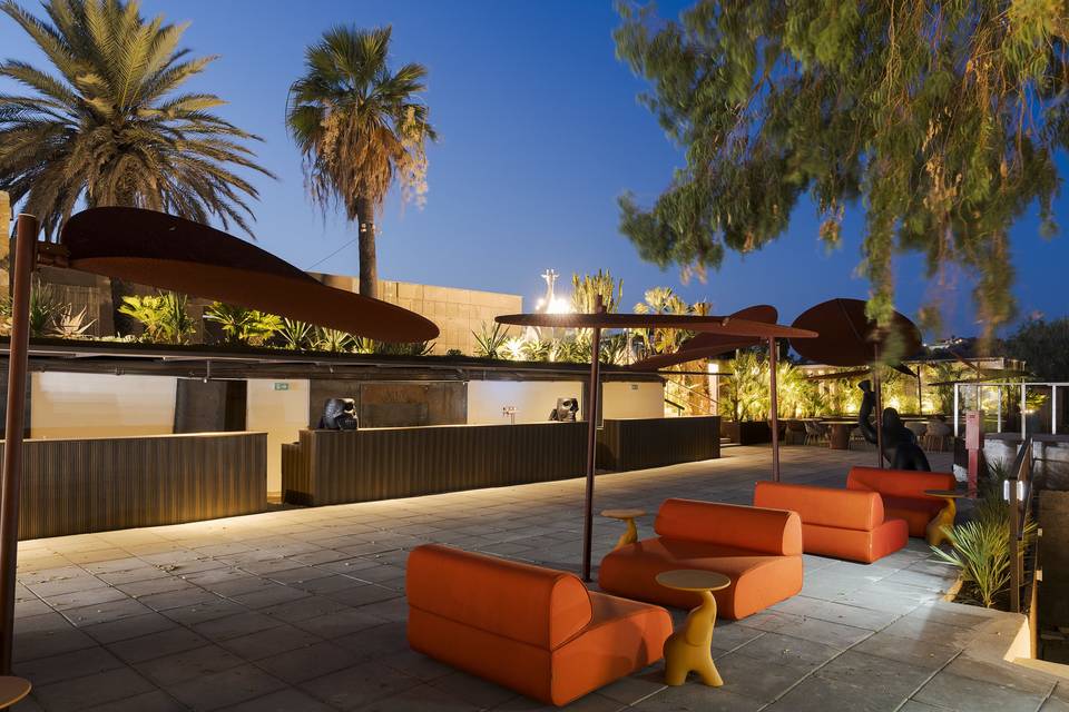 Lounge bar