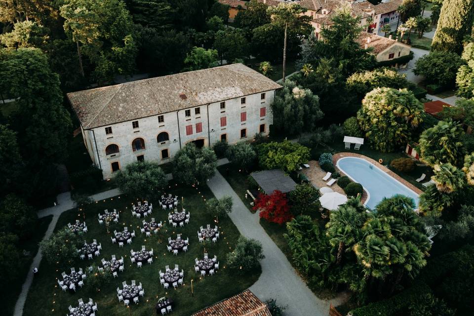 Parco Mediterraneo con piscina