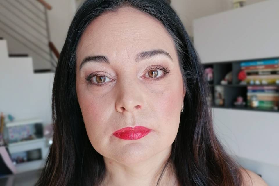 Natural makeup e red lips