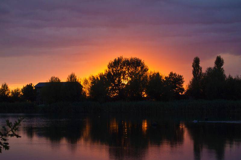 Tramonto sul lago