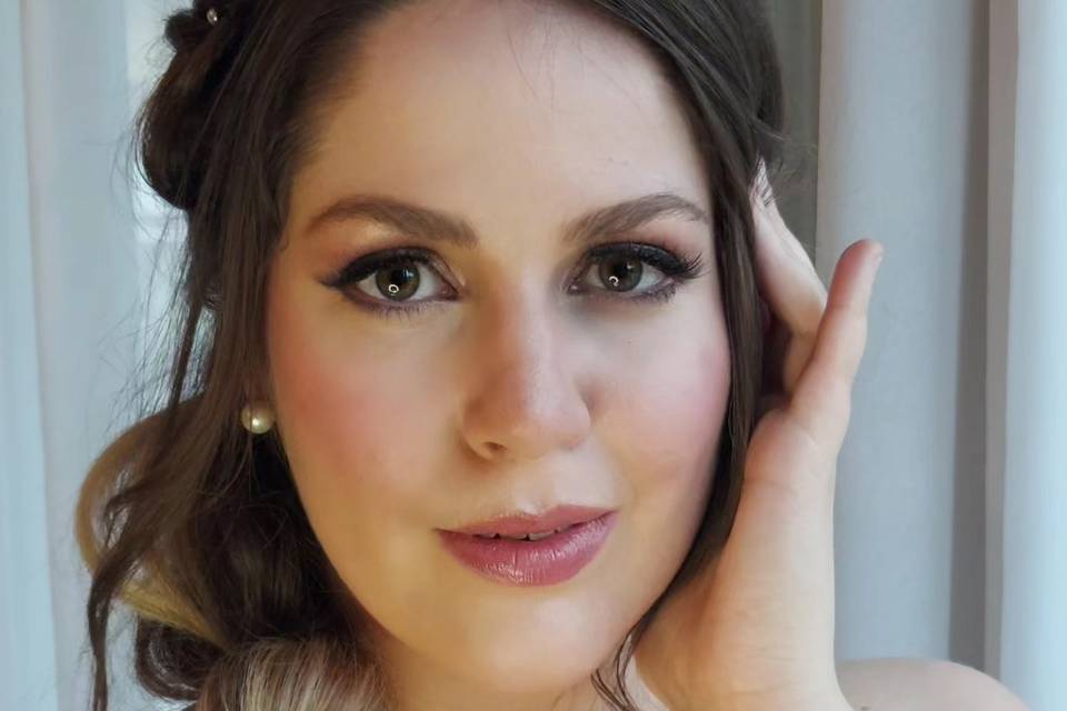 Soft glam make-up