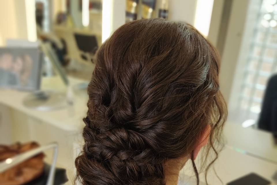 Chignon basso spettinato - Fed