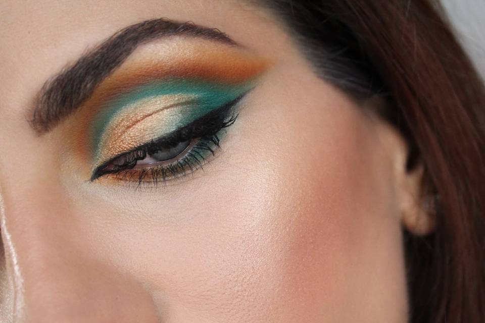 Summer cut crease