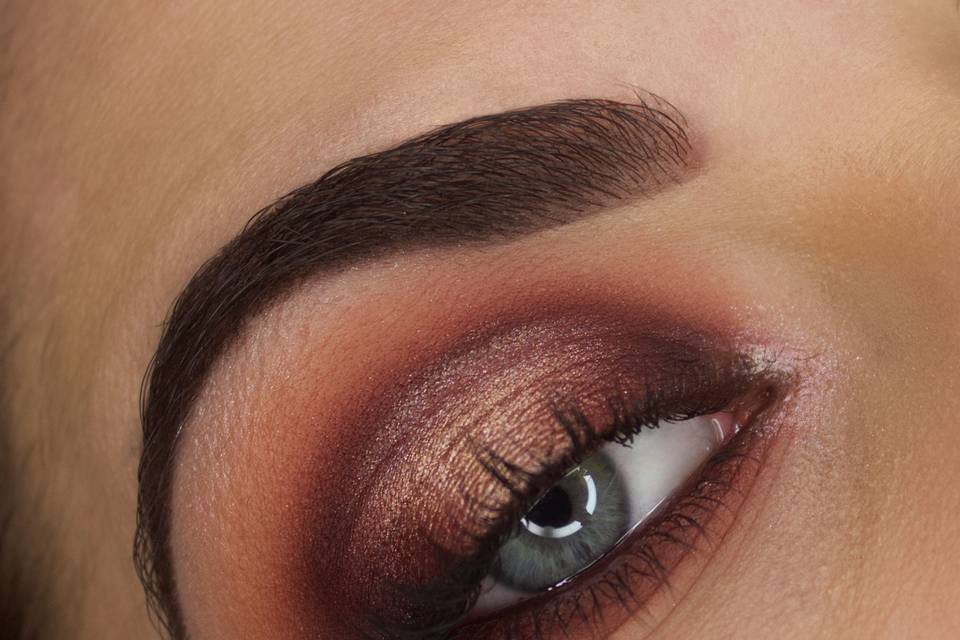 Soft smokey in peach