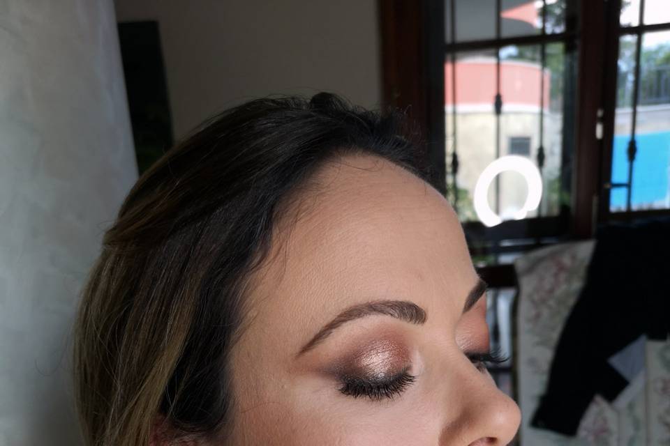 Modern bridal makeup