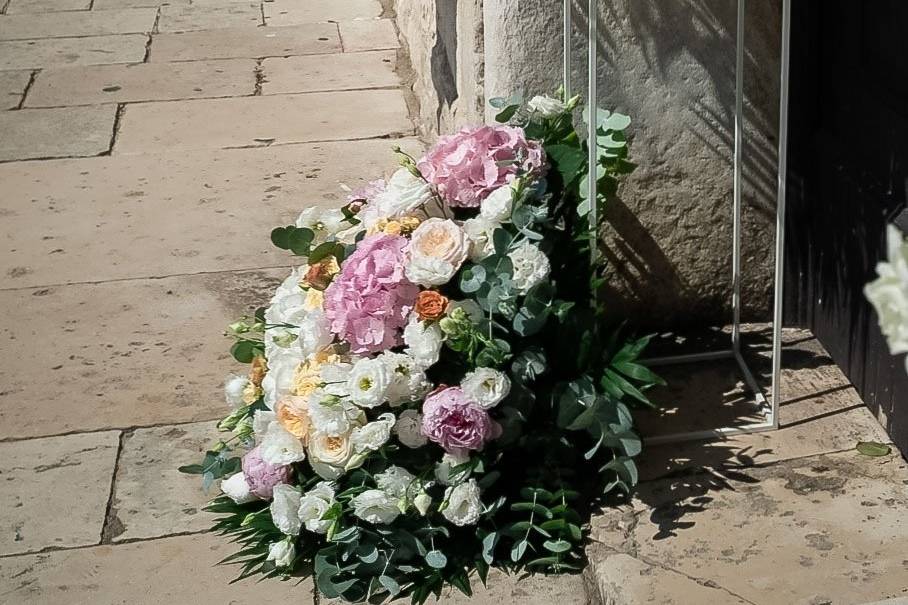 composizione_fiore_stand_pietra