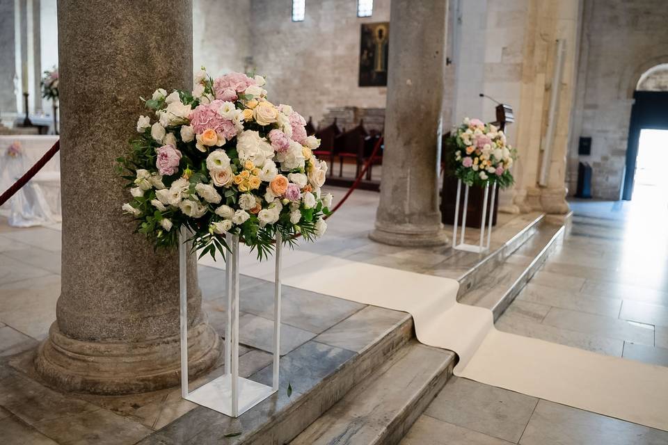decorazione_fiorale_corridoio_chiesa