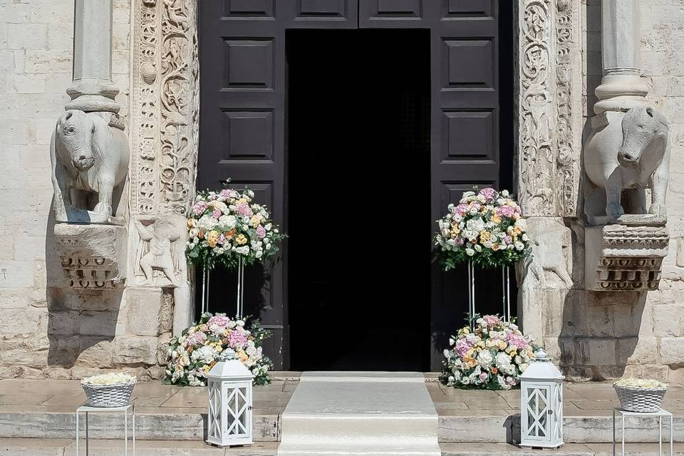 decorazione_ingresso_chiesa_fiorita