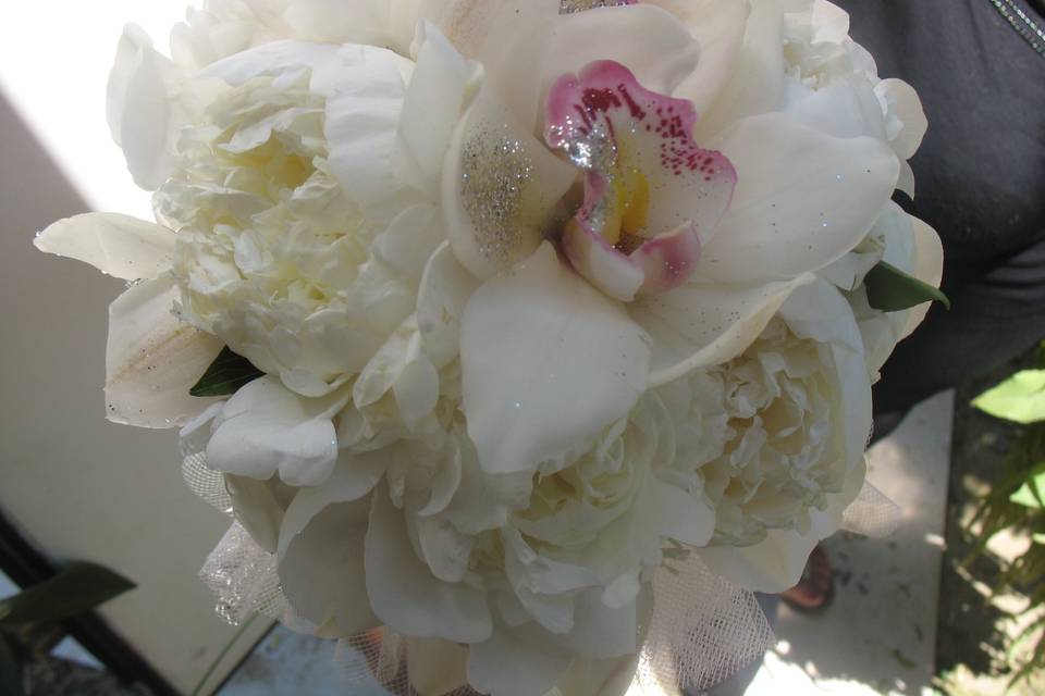 Bouquet orchidee e peonie