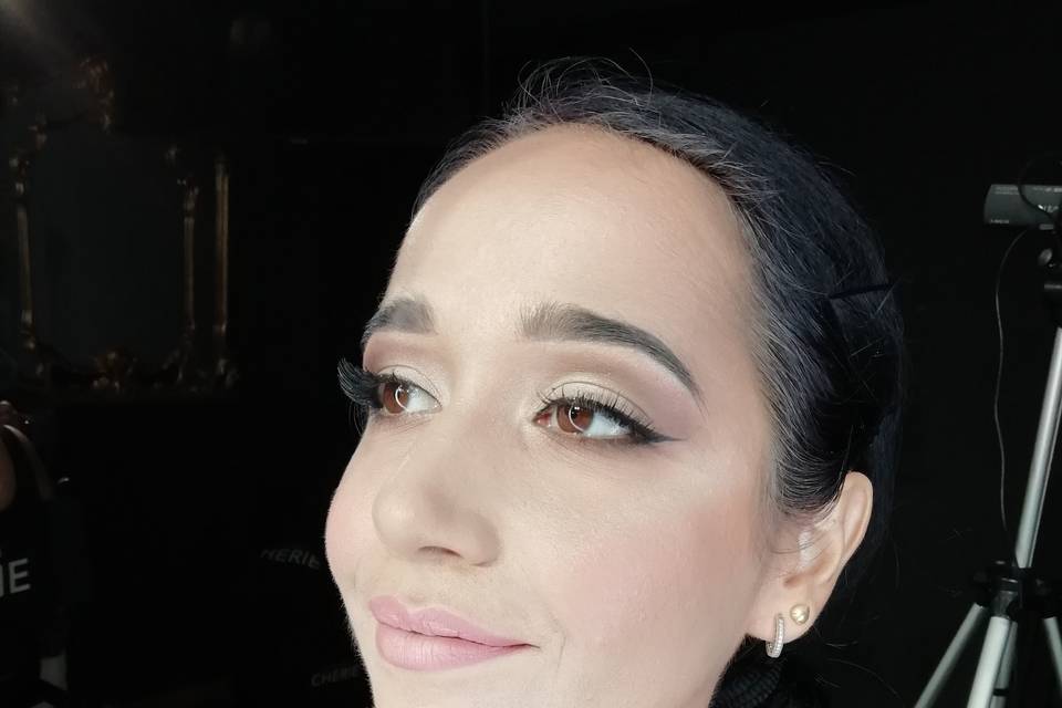 Glow bridal make-up