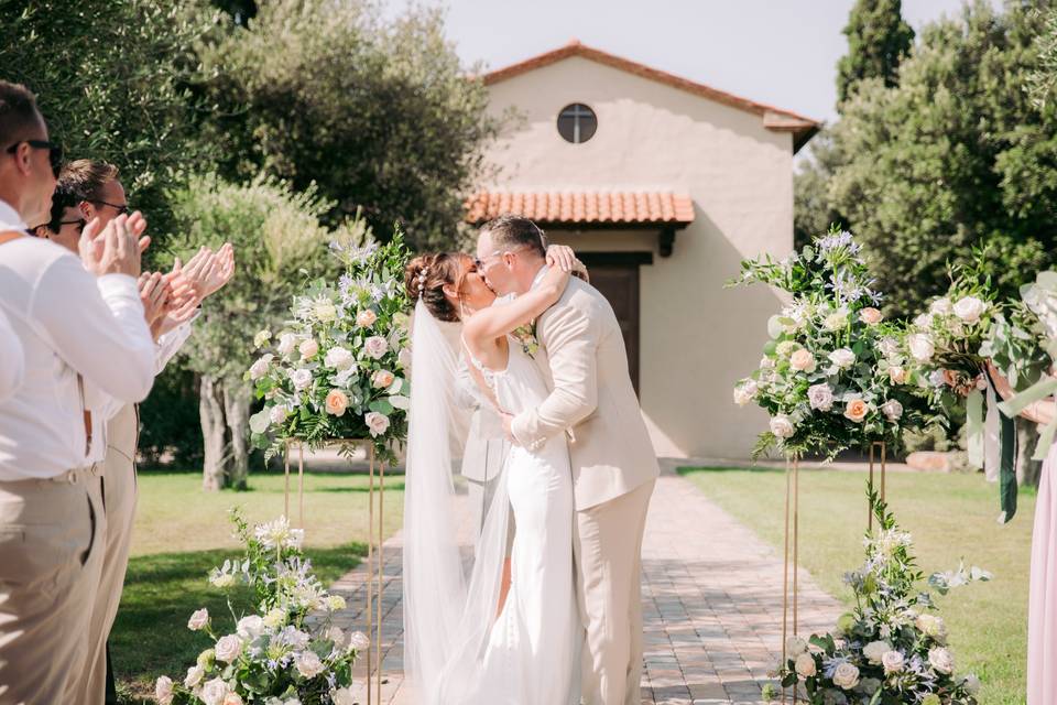 Bride & groom kiss