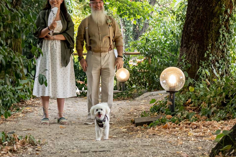 Padre, figlia e cagnolino