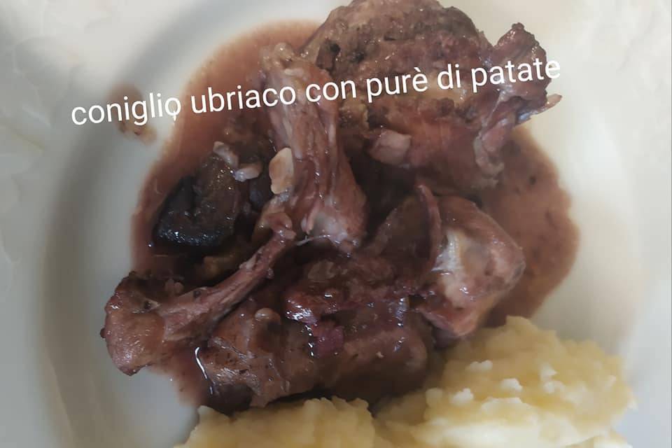 Coniglio ubriaco pure patate