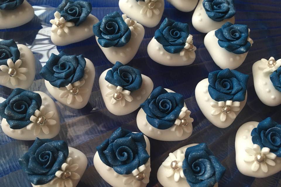 Rose blu su confetto