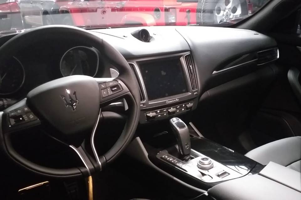 Maserati Levante interni