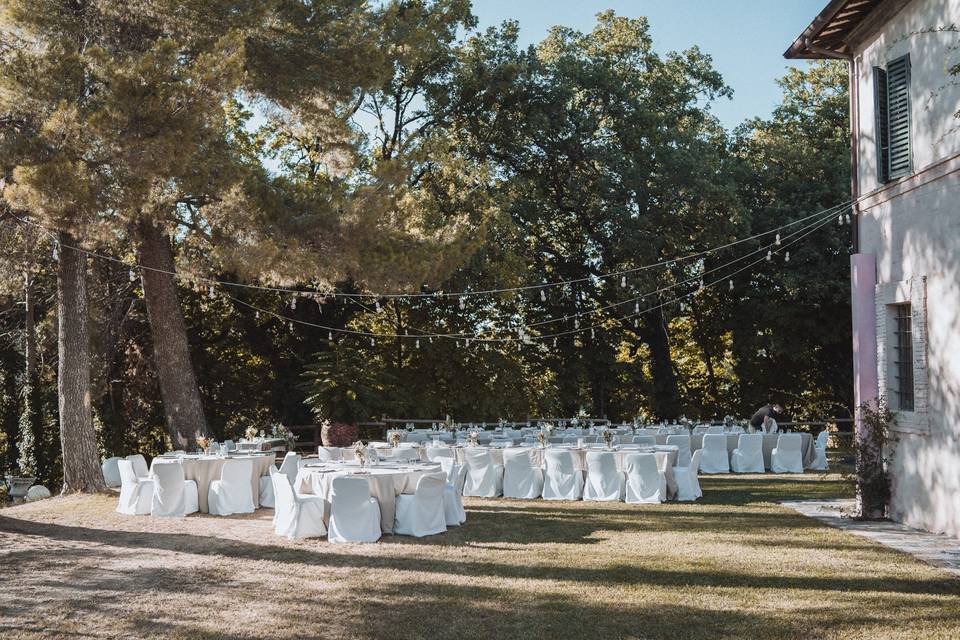 Round and square tablesetting