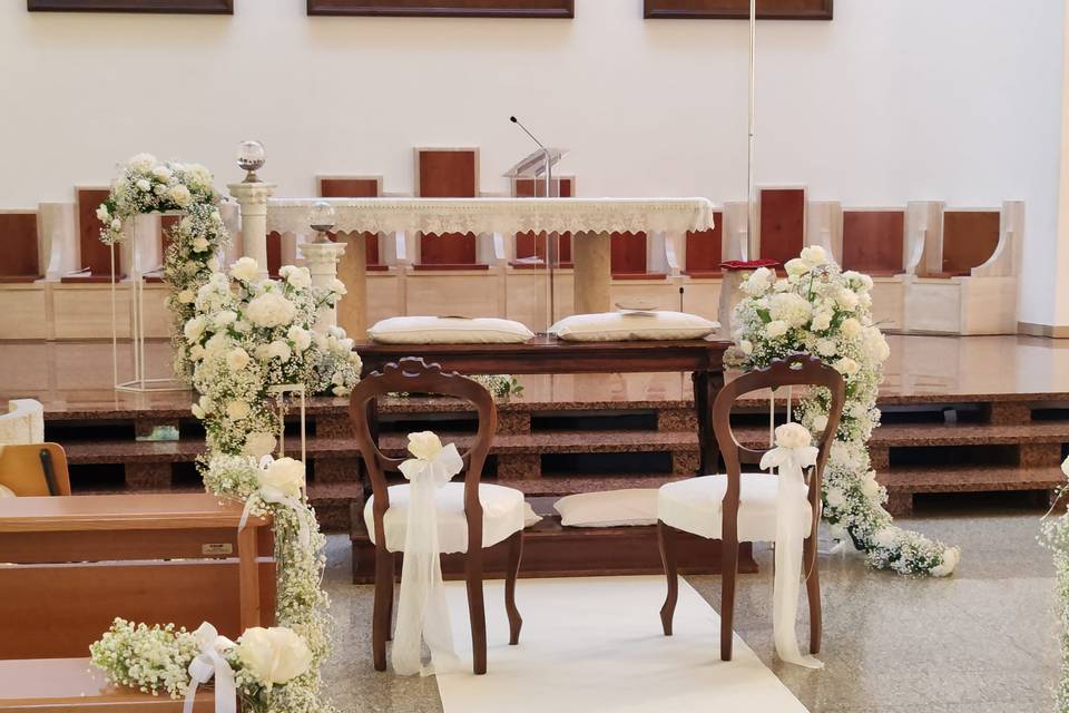 Fiori altare e panche