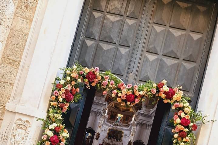 Chiesa esterno arco