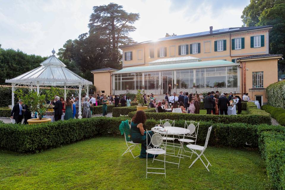 Aperitivo in giardino