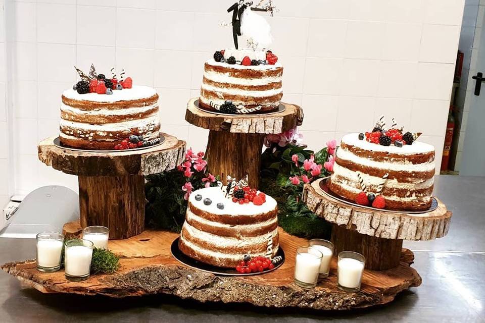 Rustic wedding cake