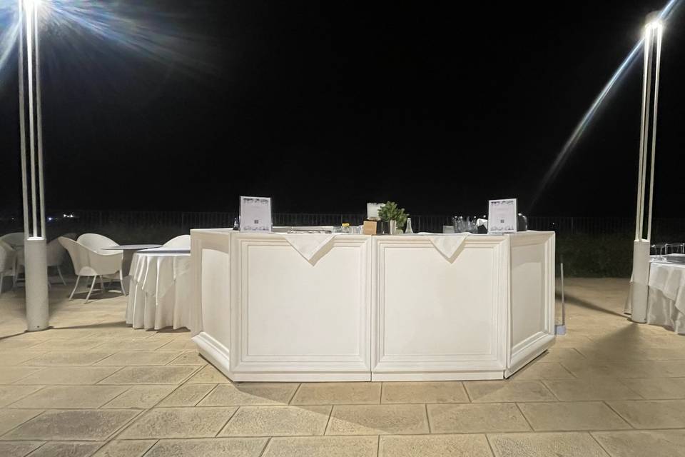 Wedding bar total white