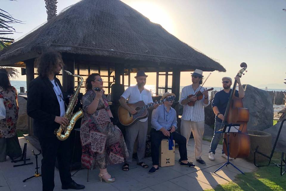 Aperitivo acustico in spiaggia