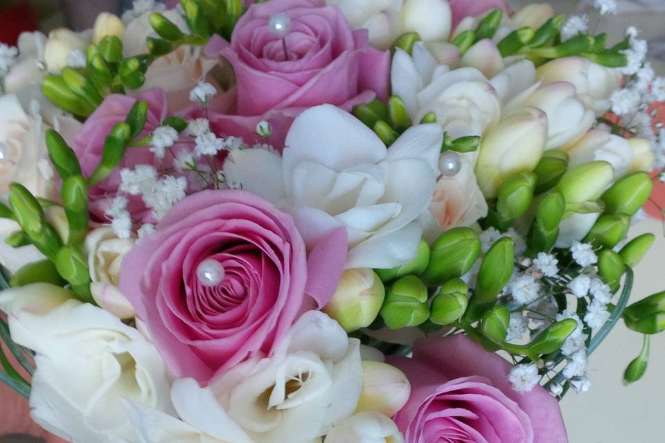 Bouquet co fresie e rose