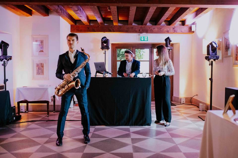 DJ, Sax e Vocalist