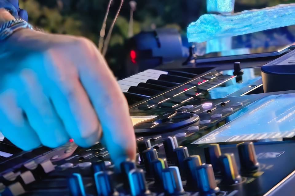Adriano Dj e Music Live