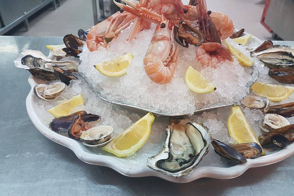 Fontana di crudo di mare