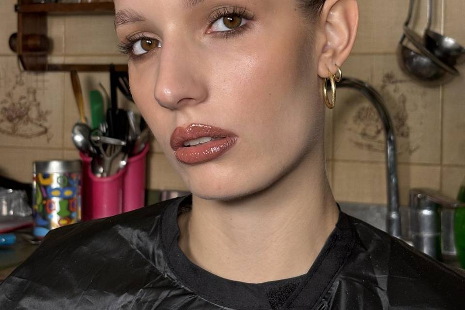 Natural glowy make up