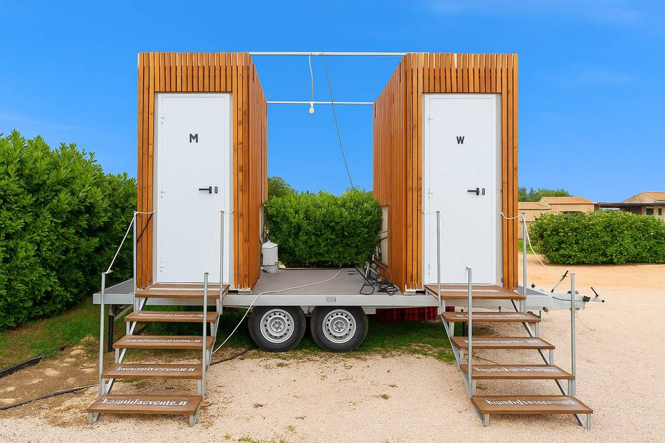 Bagni portatili_ caricati sul rimorchio