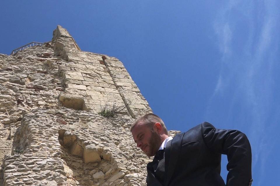 Il bacio fronte Torre di Bari