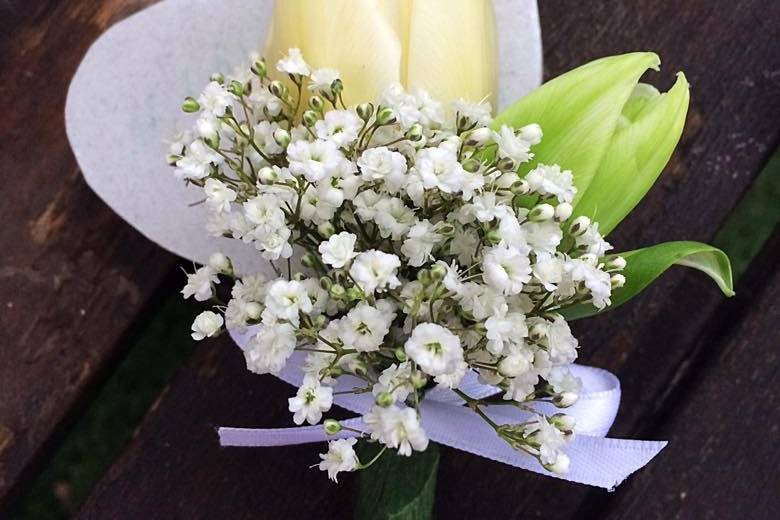 Shabby chic boutonnière