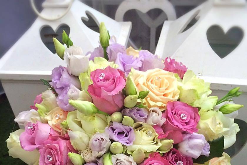 Liliac, rose and white bouquet