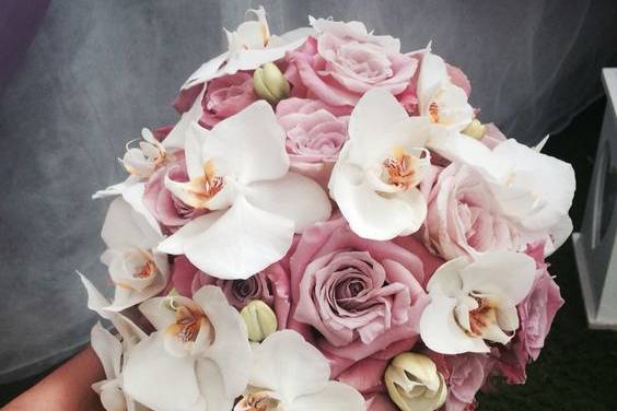 Phalaenopsis and roses bouquet