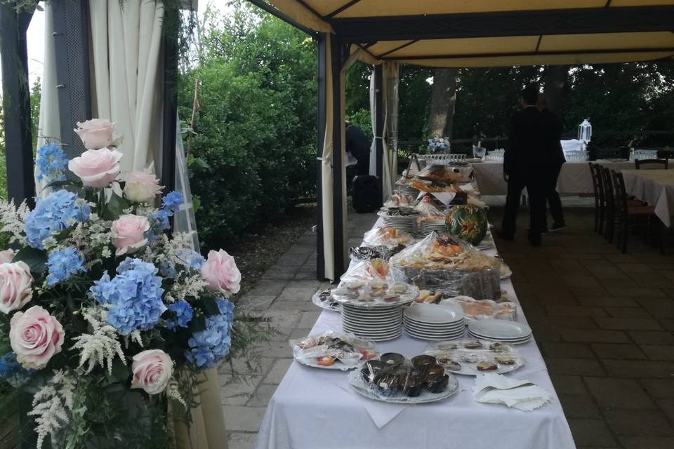 Buffet nel gazebo