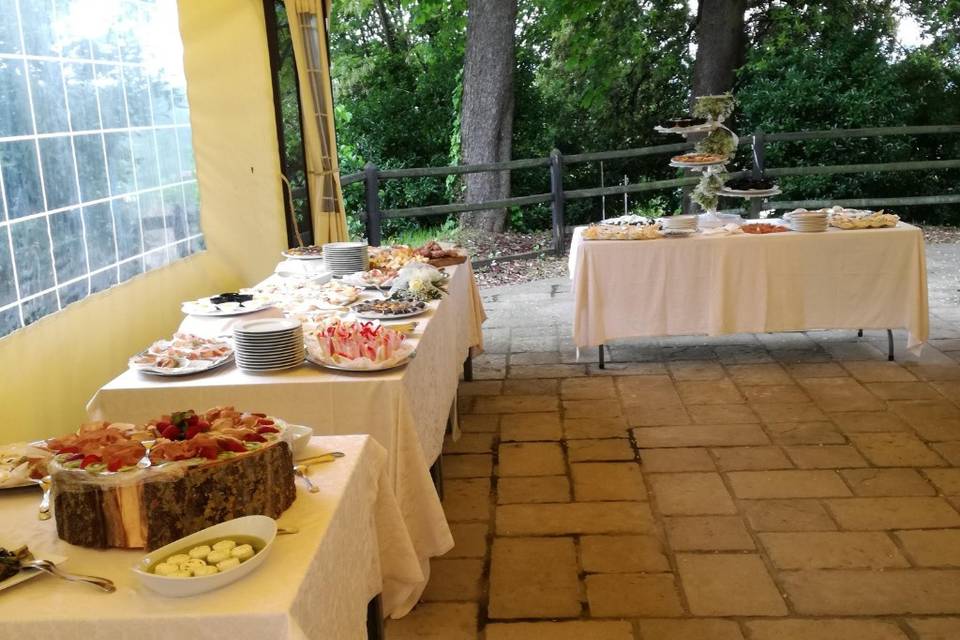 Buffet nel gazebo