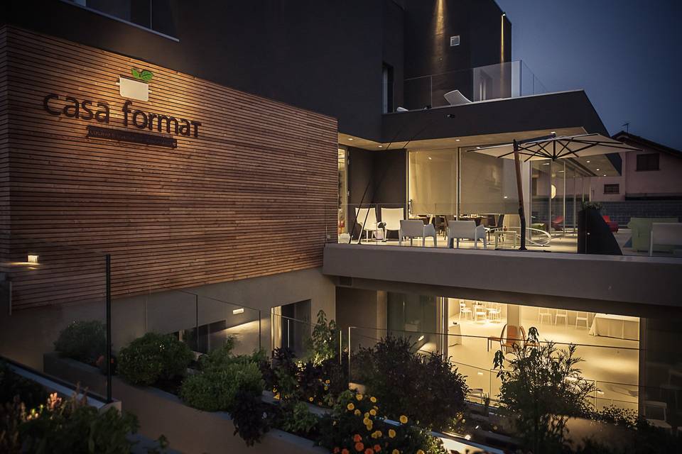 Casa format in notturna